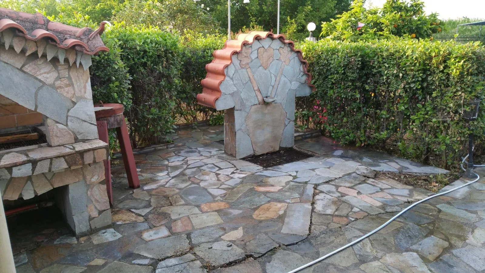 1600