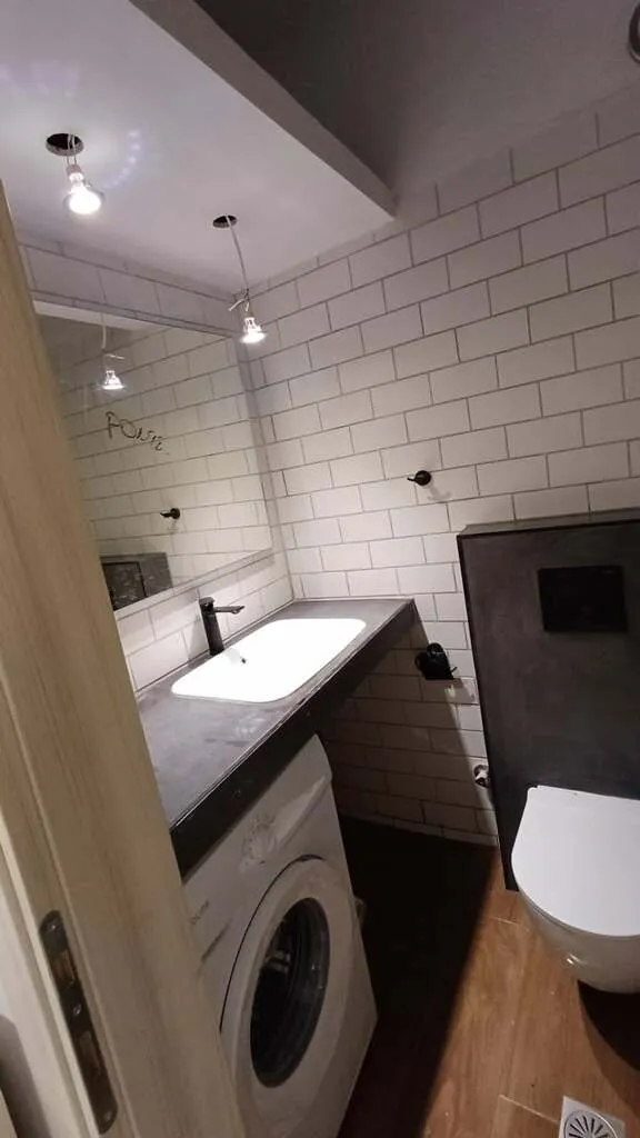 576