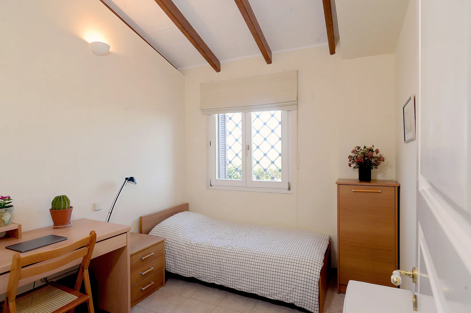 1643
