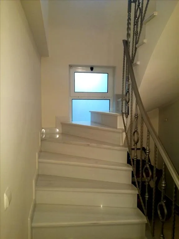 576