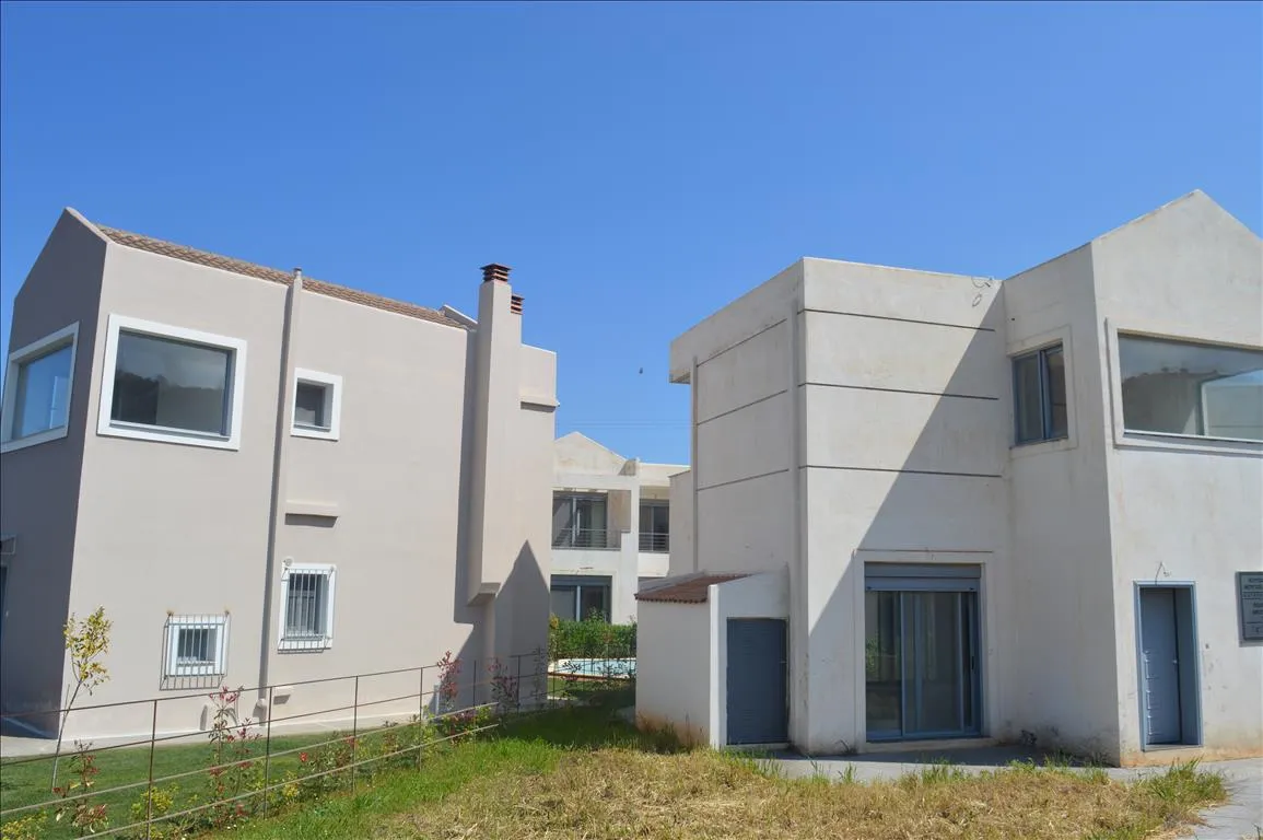 συγκρότημα προς πώληση 500 τ.μ Ευρωστίνα Κορινθία