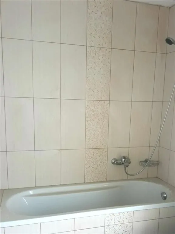 576