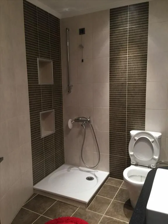 576