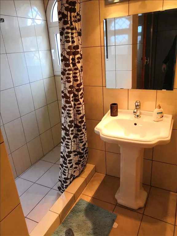 576
