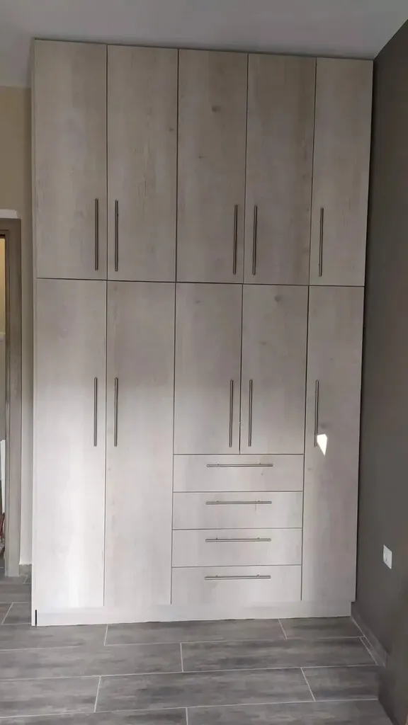 576