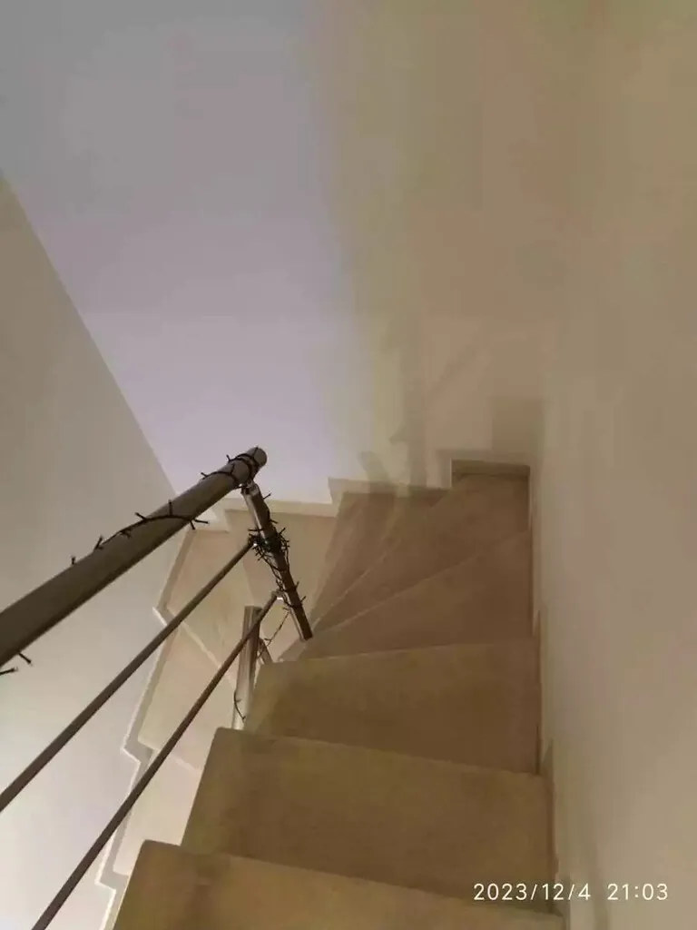 768