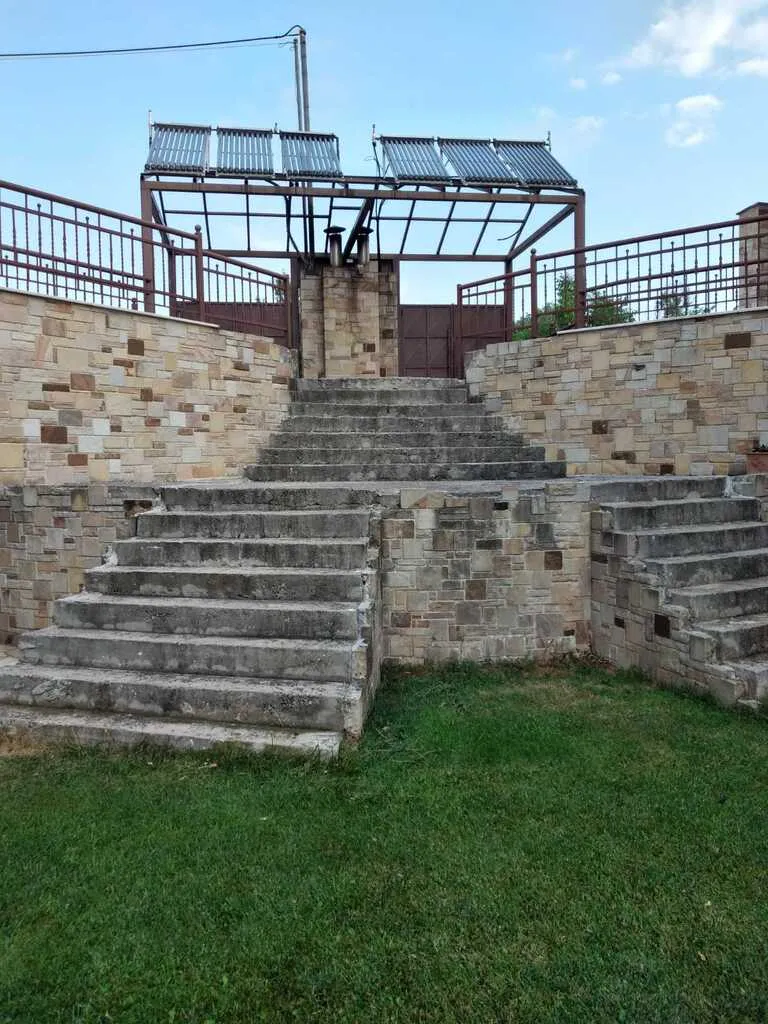 768