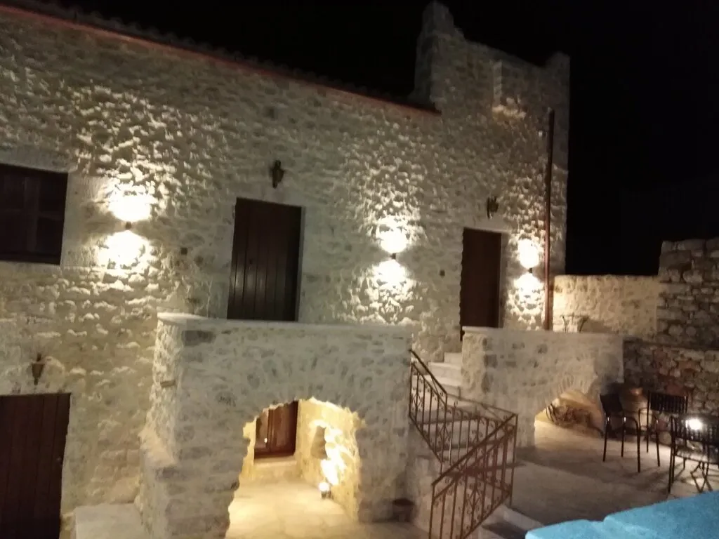 ξενοδοχείο προς πώληση 180 τ.μ Οιτύλος Λακωνία