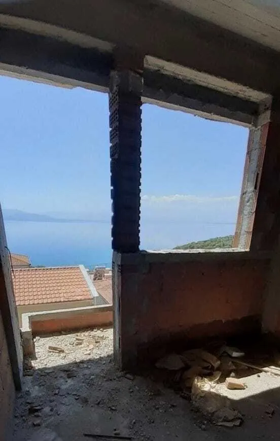 552
