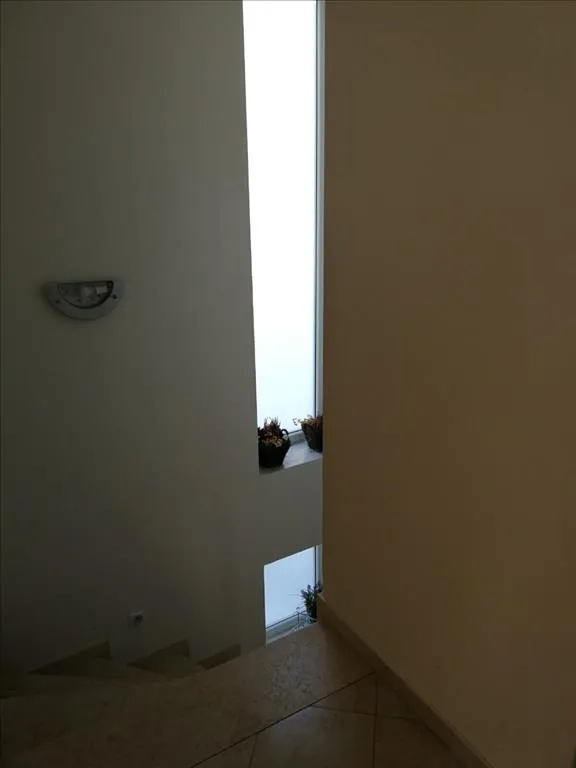576