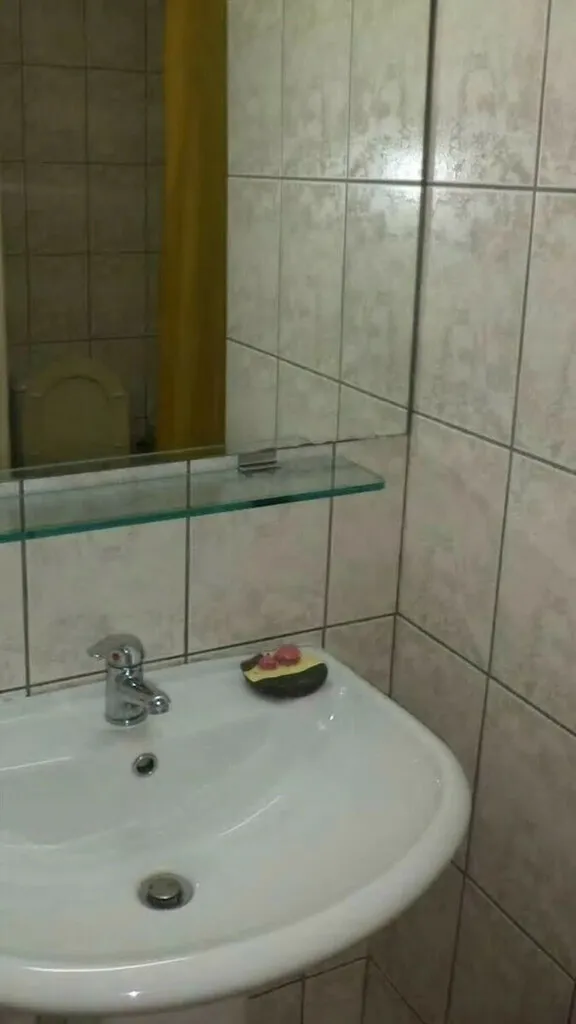 576