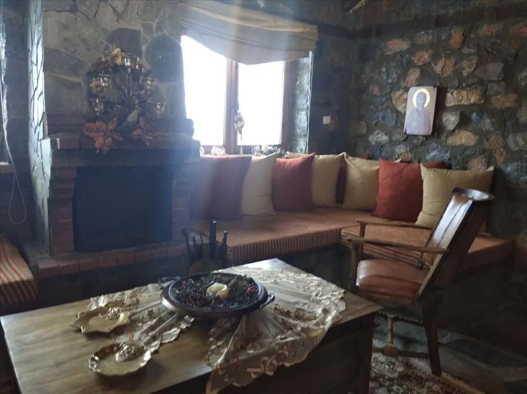 1027