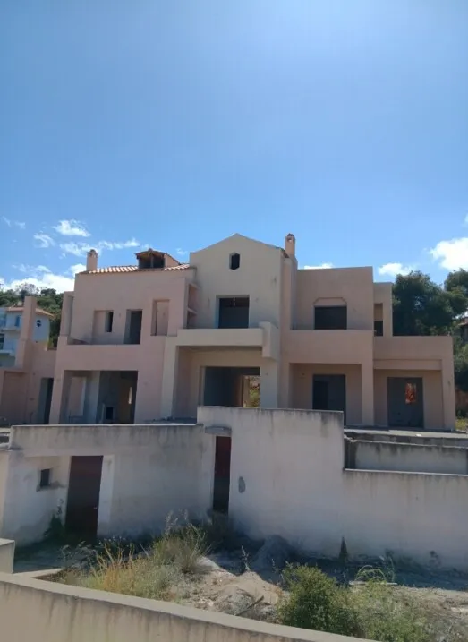 μεζονέτα προς πώληση 740 τ.μ Σολυγεία Κορινθία