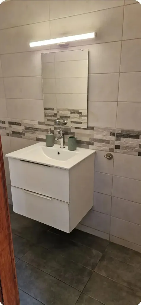476