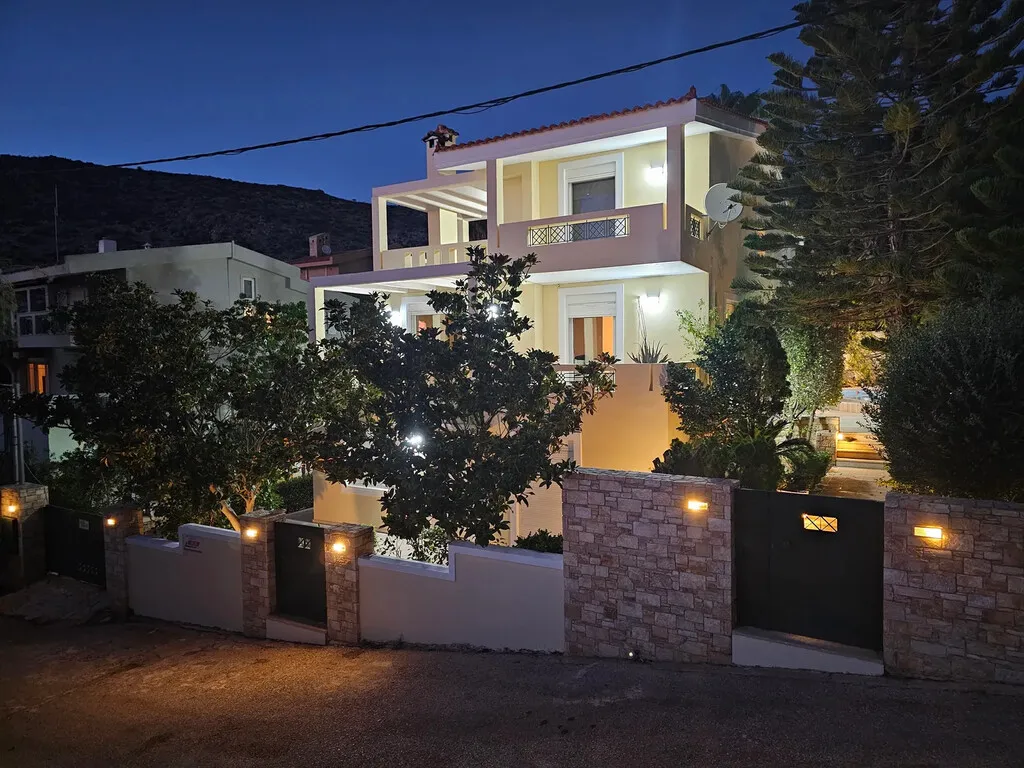 βίλα προς πώληση 200 τ.μ Παλαιά Φώκαια Υπόλοιπη Αττικής