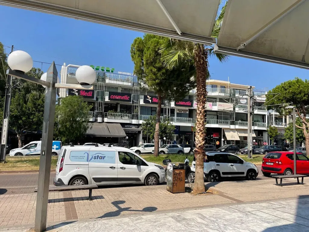 εμπορικό ακίνητο προς πώληση 67 τ.μ Γλυφάδα Νότια Αθήνας