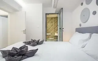 320