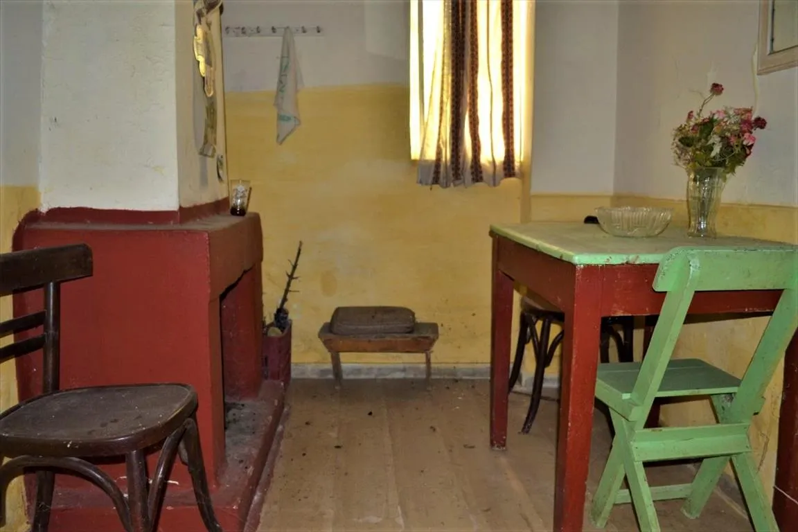 1152
