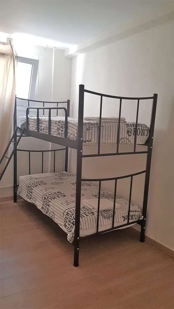 576