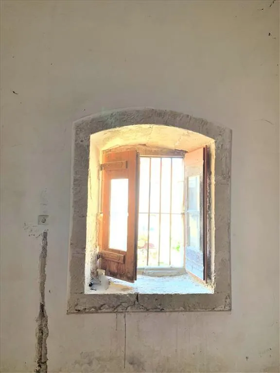 576
