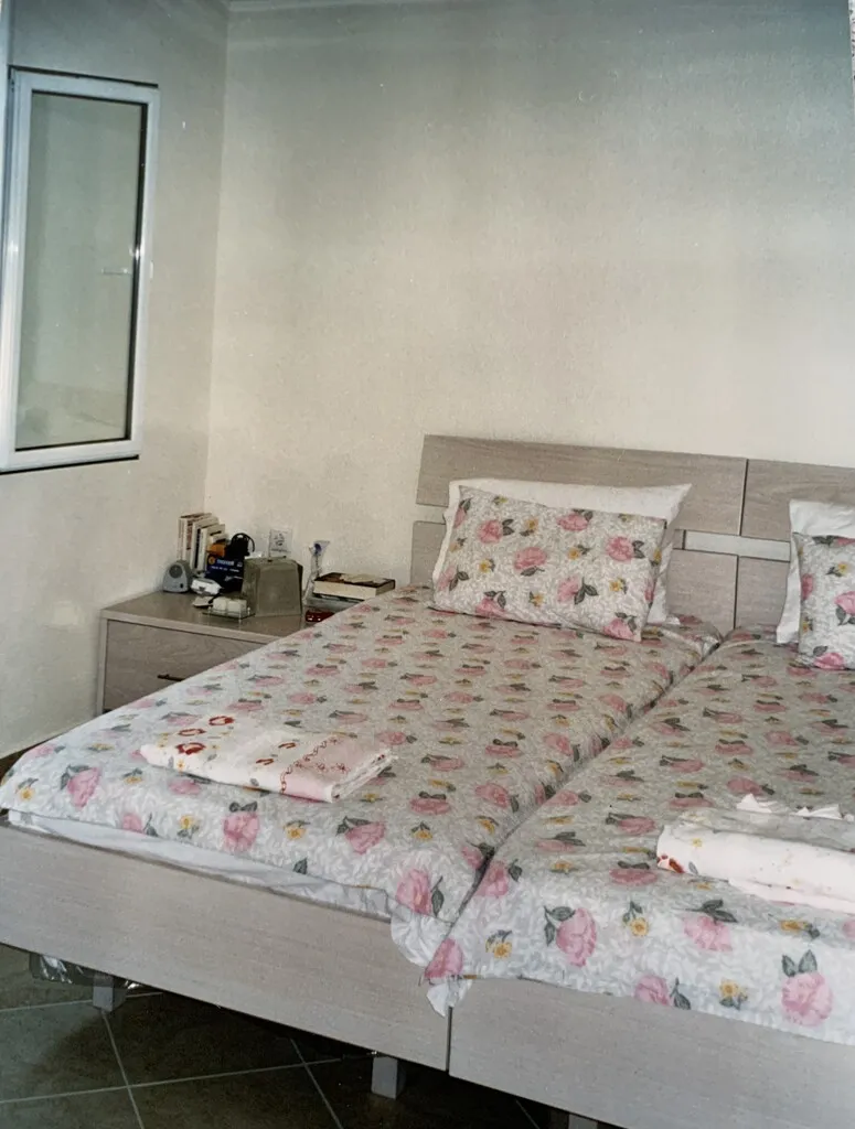 775