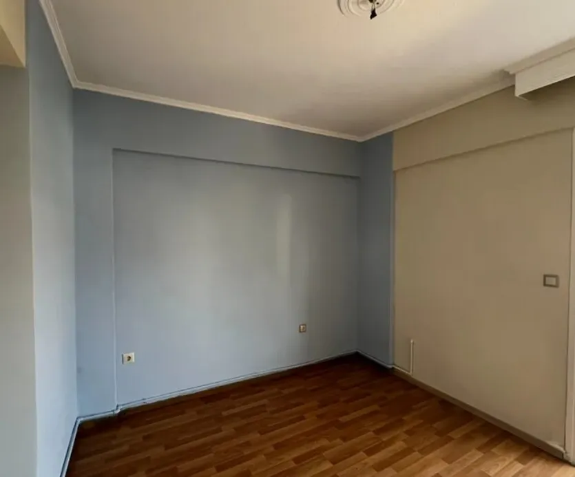 835