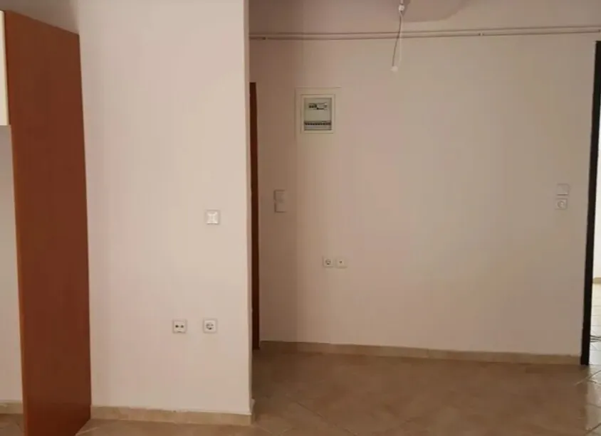 844