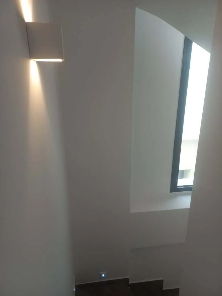 768