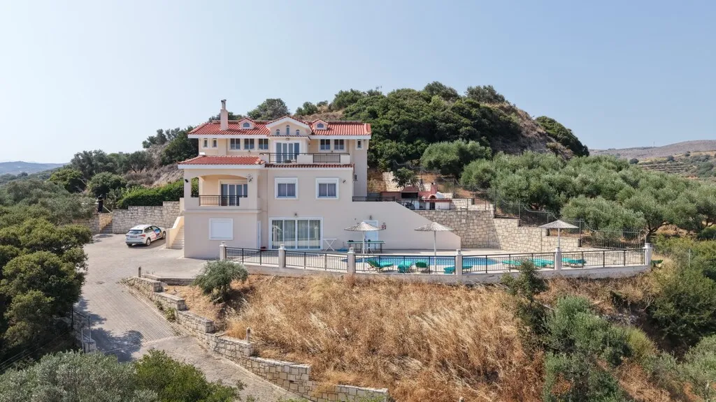 βίλα προς πώληση 380 τ.μ Γούβες Νομός Ηρακλείου