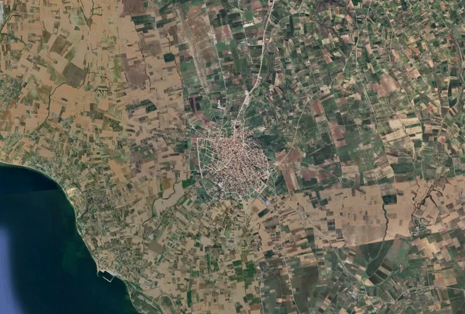 926