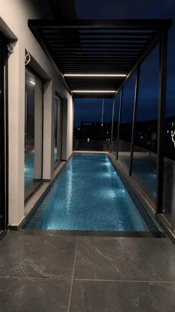 576