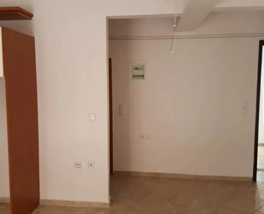 852