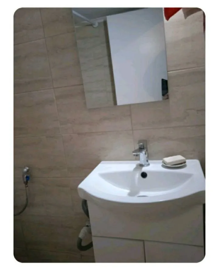 713