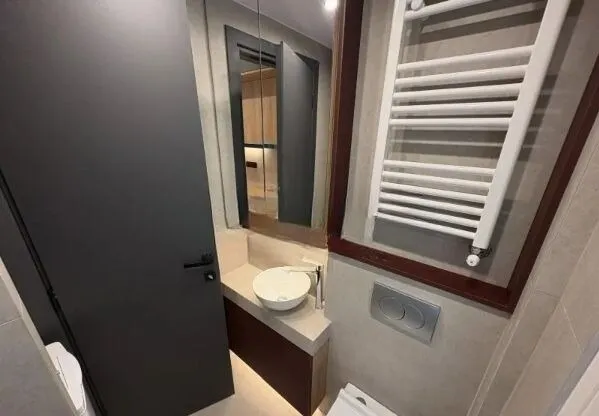 599