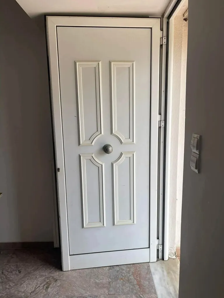 768
