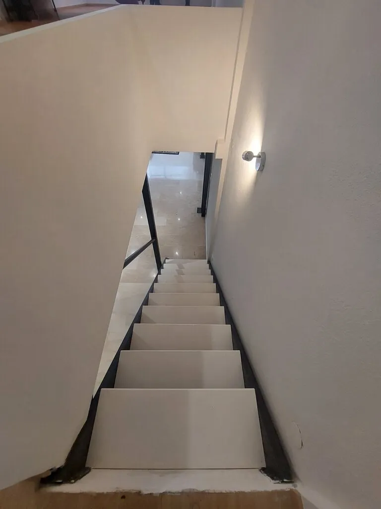 768