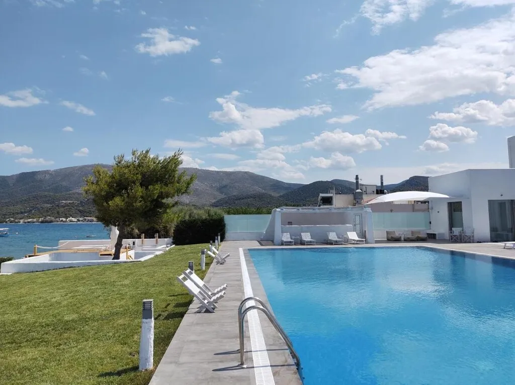 βίλα προς πώληση 765 τ.μ Σαρωνικός Κορινθία