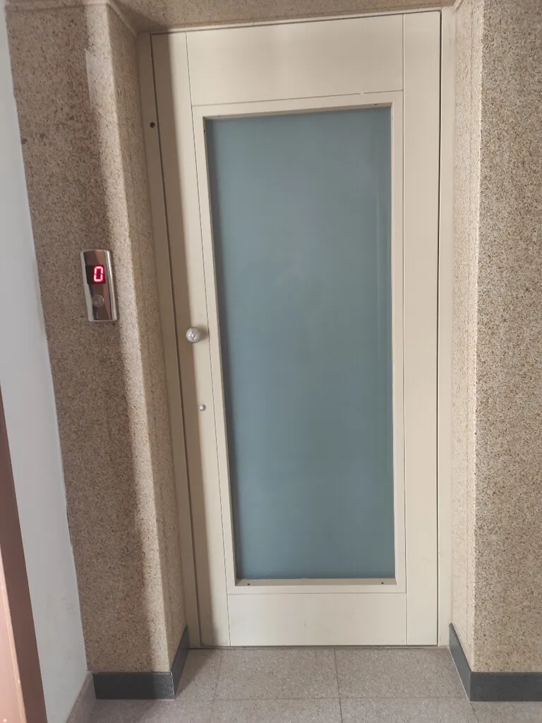 768