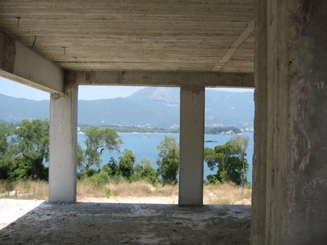 640