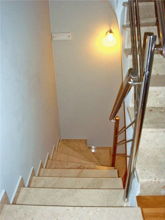 576