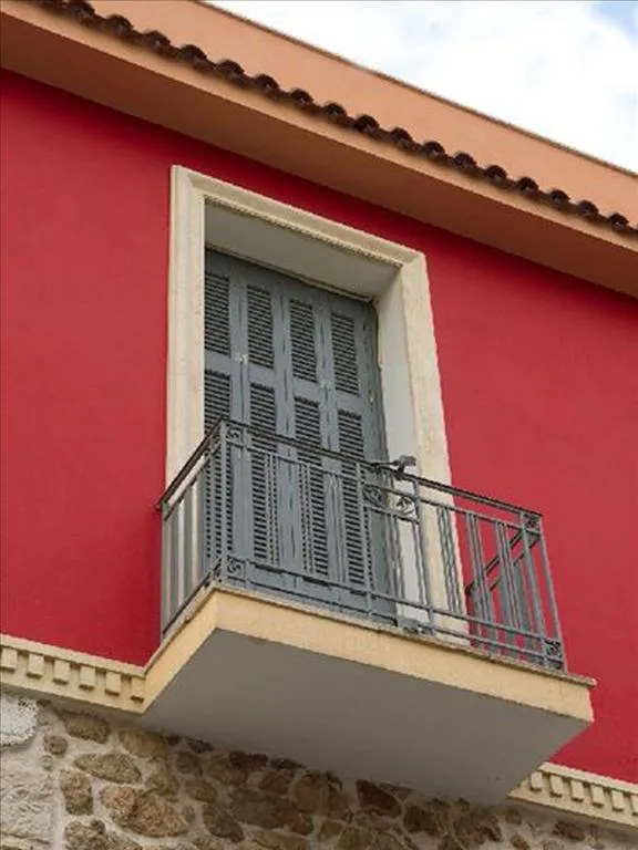 576