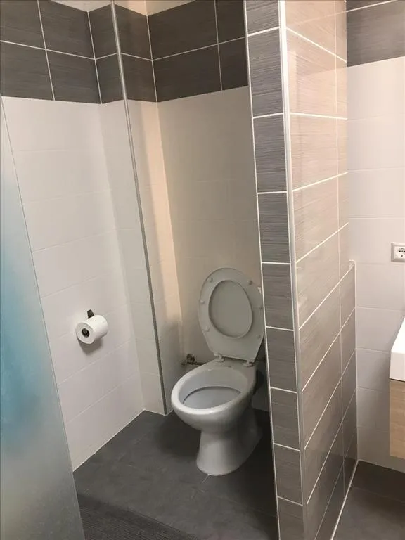576