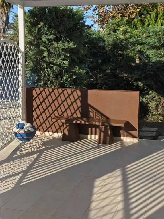 576