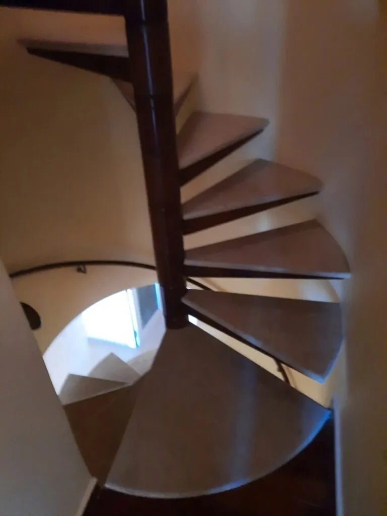 768