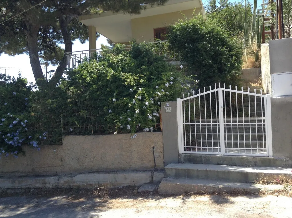 μονοκατοικία προς πώληση 100 τ.μ Καλύβια Θορικού Υπόλοιπη Αττικής