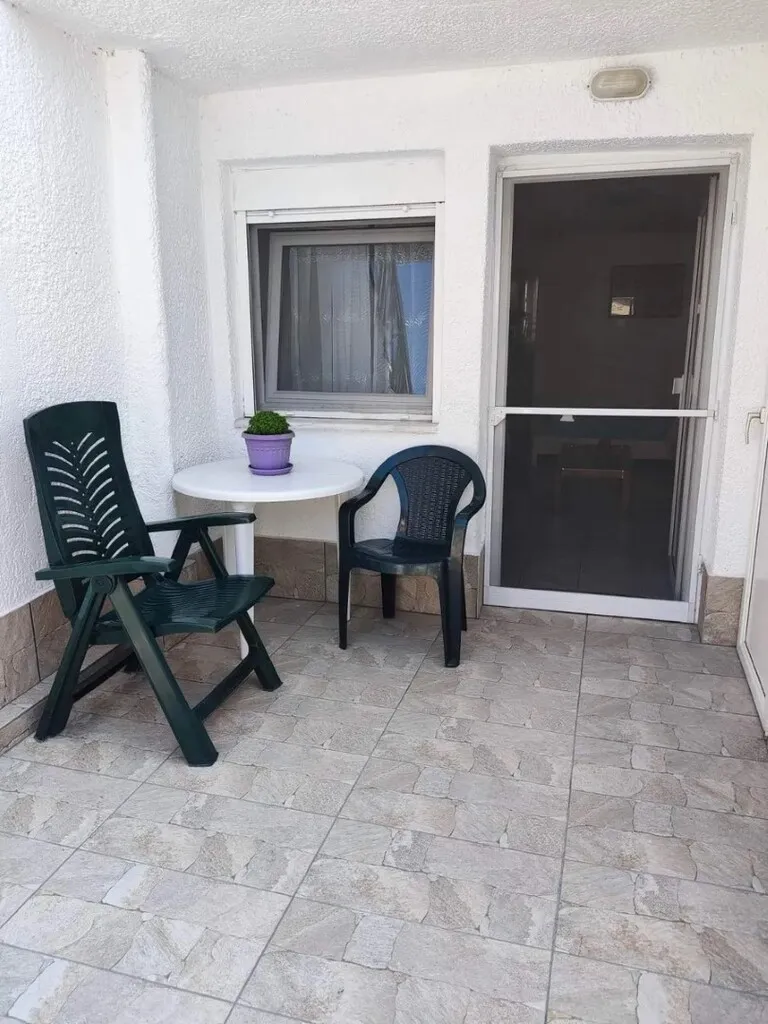 768
