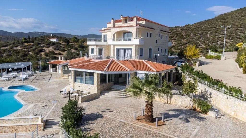 ξενοδοχείο προς πώληση 950 τ.μ Μαραθώνας Ανατολικά Αθήνας