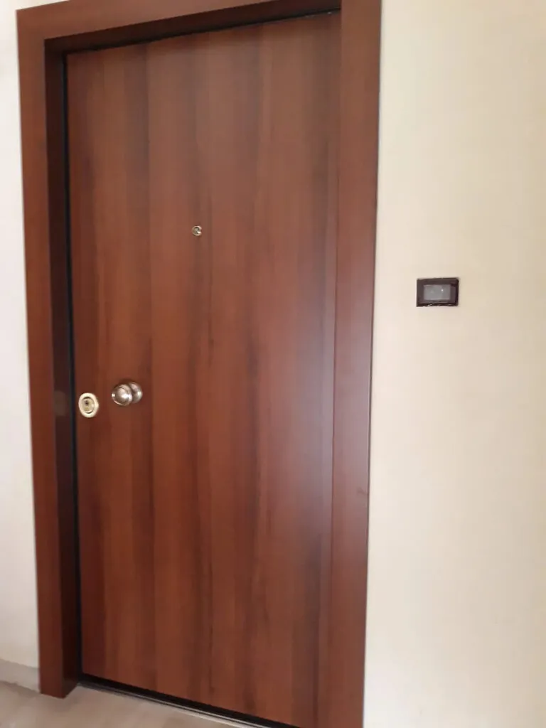 768