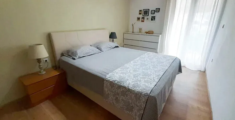 900