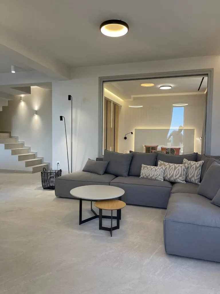 768